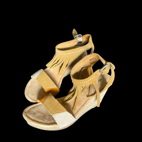 Minnetonka Women's Size 8 Brown Isabel Fringe Cork Wedge Suede Sandals - Picture 1 of 5